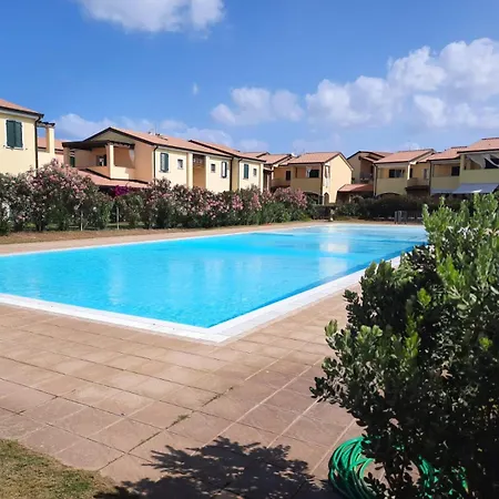 La Pavoncella Apartment *